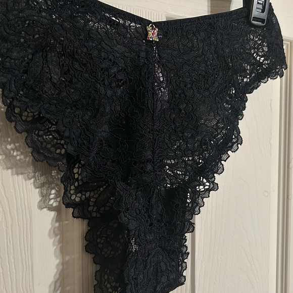 Romantic Brazilian Corded Lace panty, Savage X Fenty, Size 1X - Picture 2 of 4
